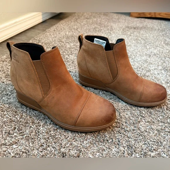Sorel ladies wedge heel pull on suede and leather boots size 8 - Picture 1 of 9